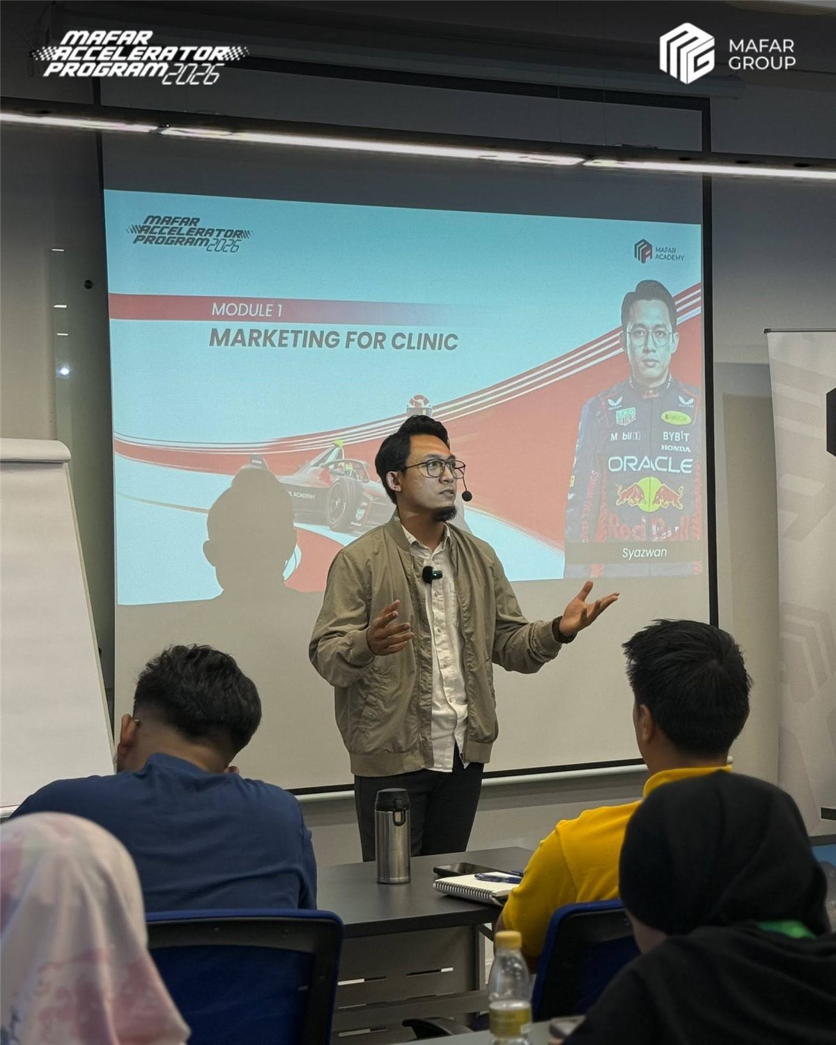 A coach presenting to clinic teams in the Mafar training room.
