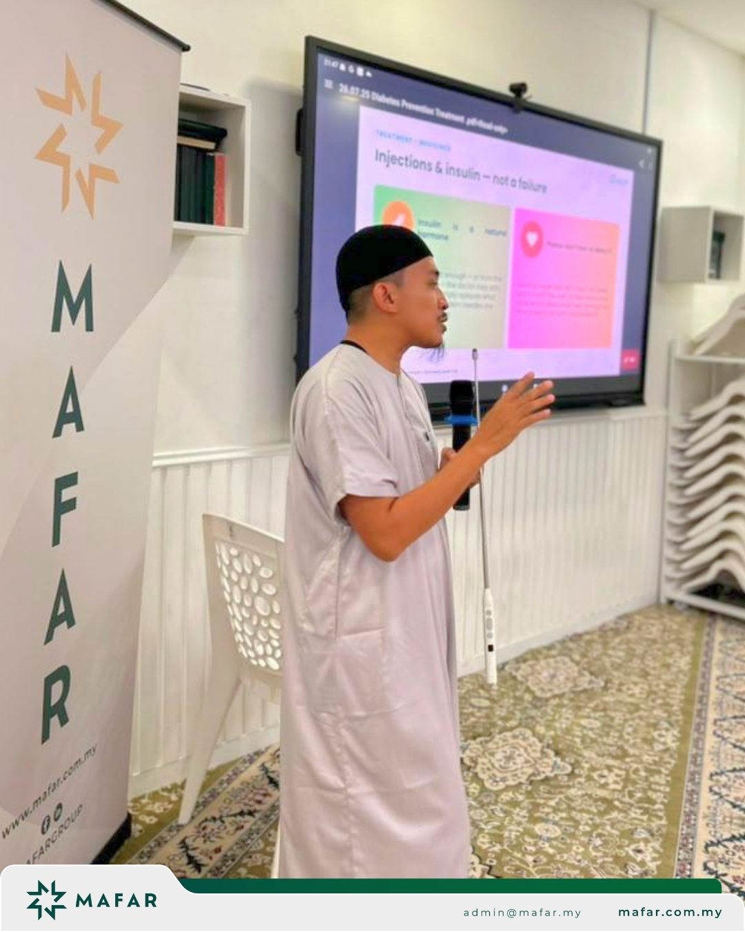 A community health talk at Surau Al-Iman, the Mafar banner beside the speaker.