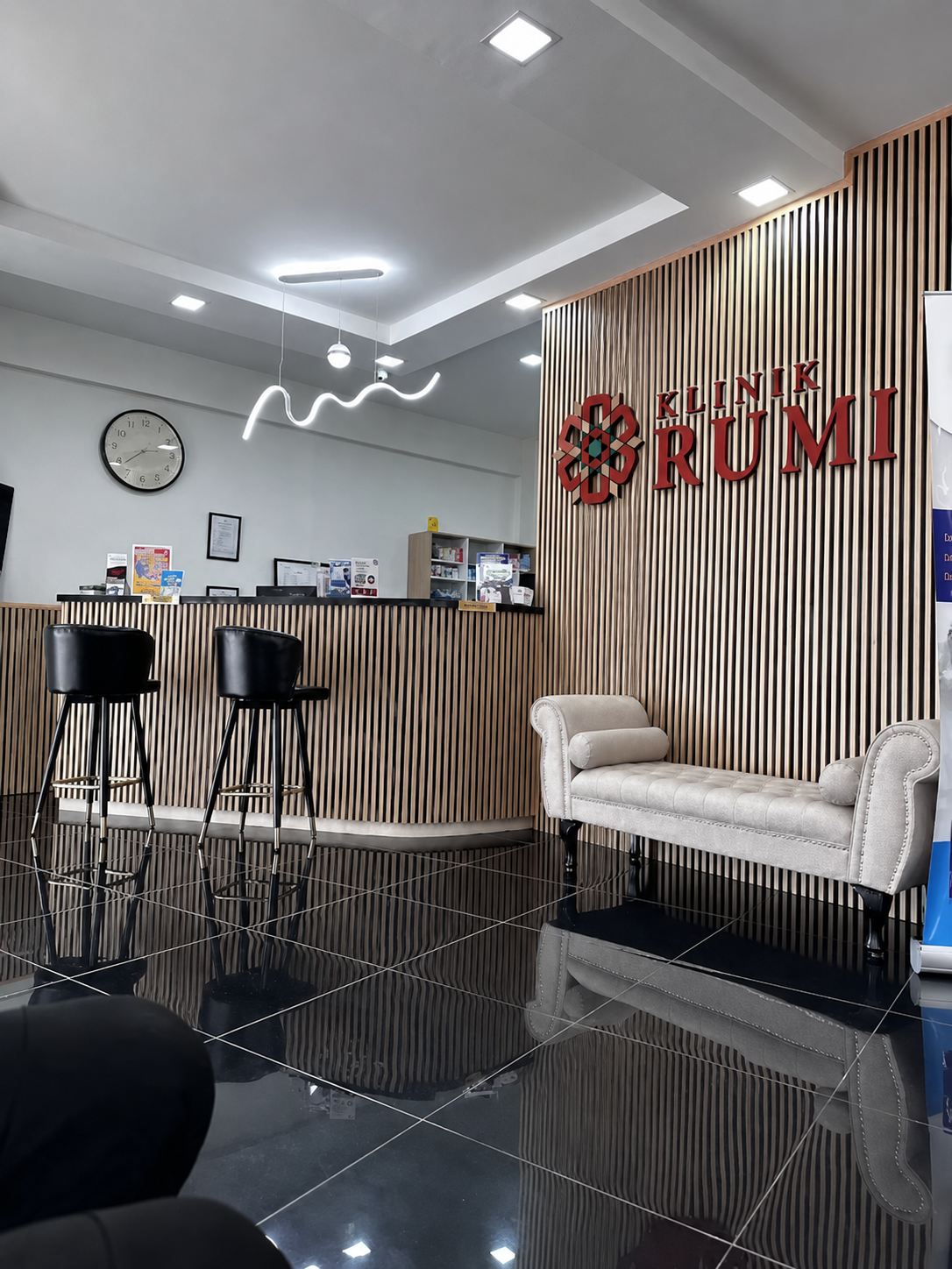 A Klinik Rumi reception interior with timber battens.